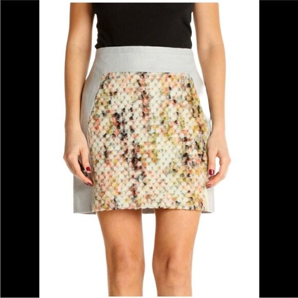 Banana Republic Gray Quilted Wool Blend Mini Skirt | Size 8T - Picture 2 of 7